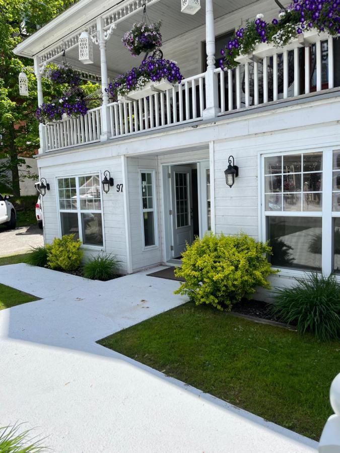 Apartment Sweet Des